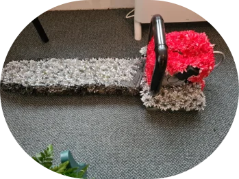 A chainsaw-shaped floral tribute in silver and red flowers